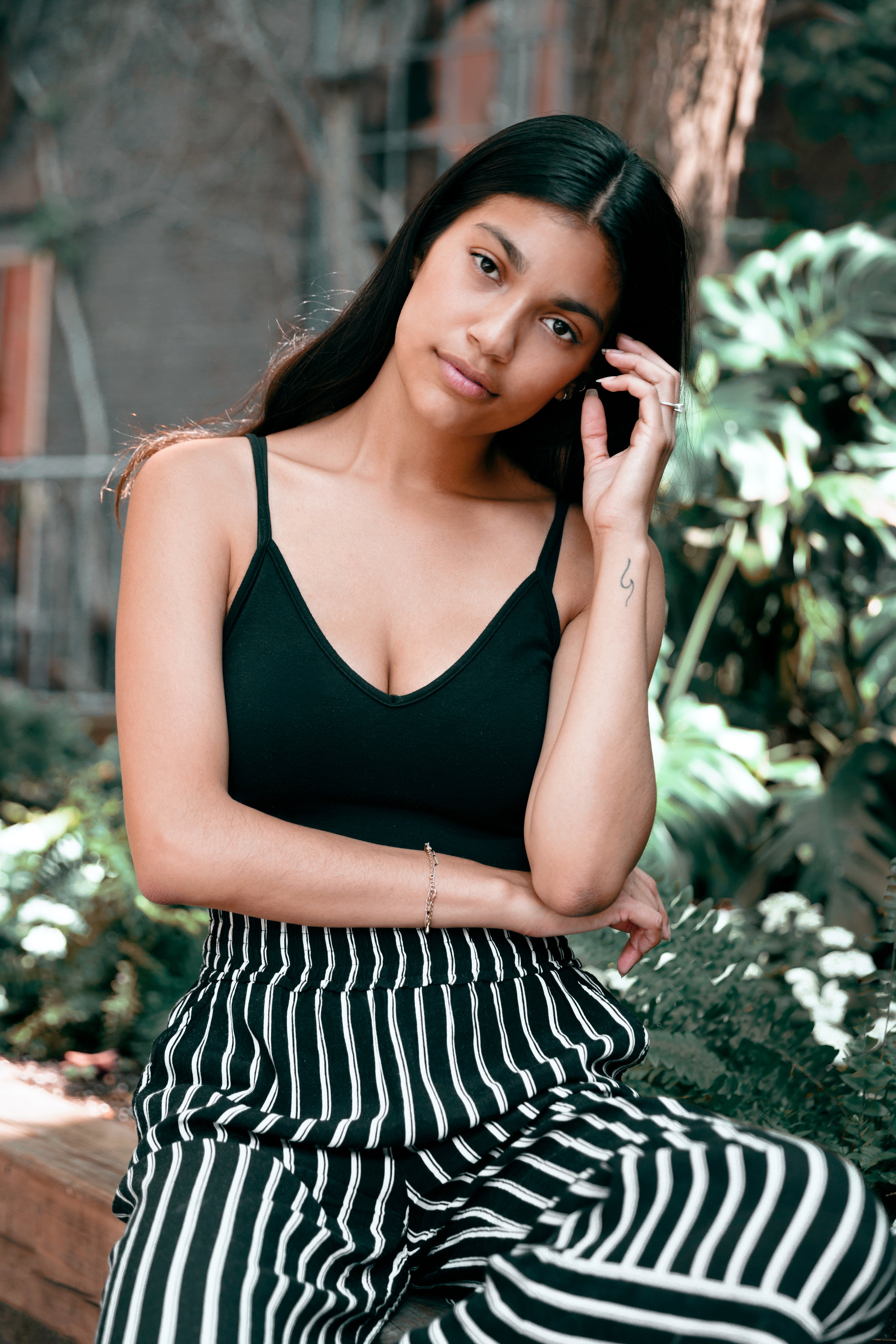 Sophia Reynolds (Wellness & Scalp Care Specialist) [stars]